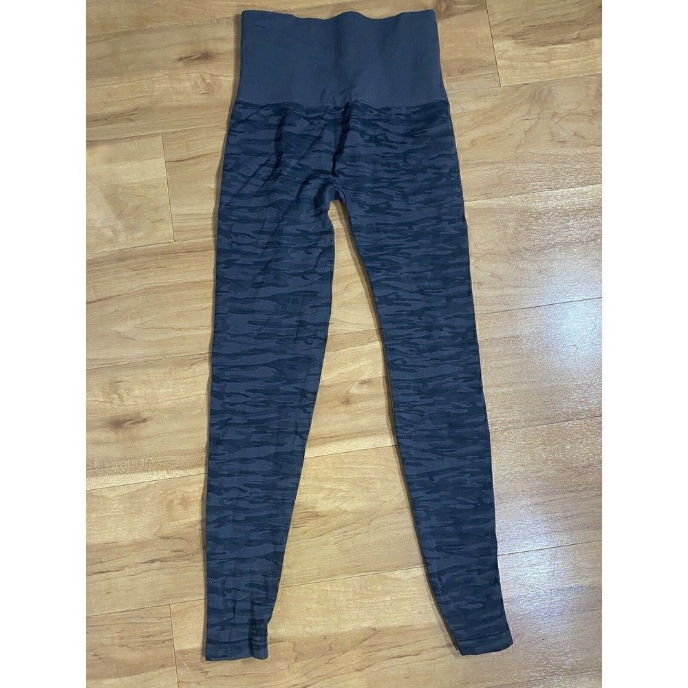 Spanx Love Your Assets by Sara Blakely Stretch Leggings Black Camo Size Small